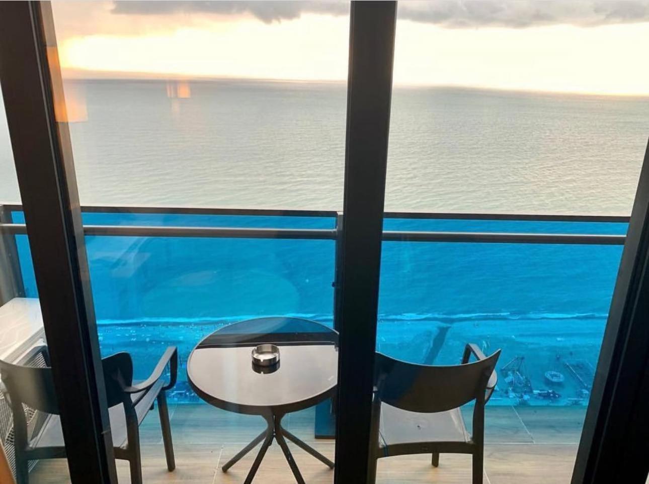 Luxury Panorama Sea View Apartment & Central Batumi Kültér fotó